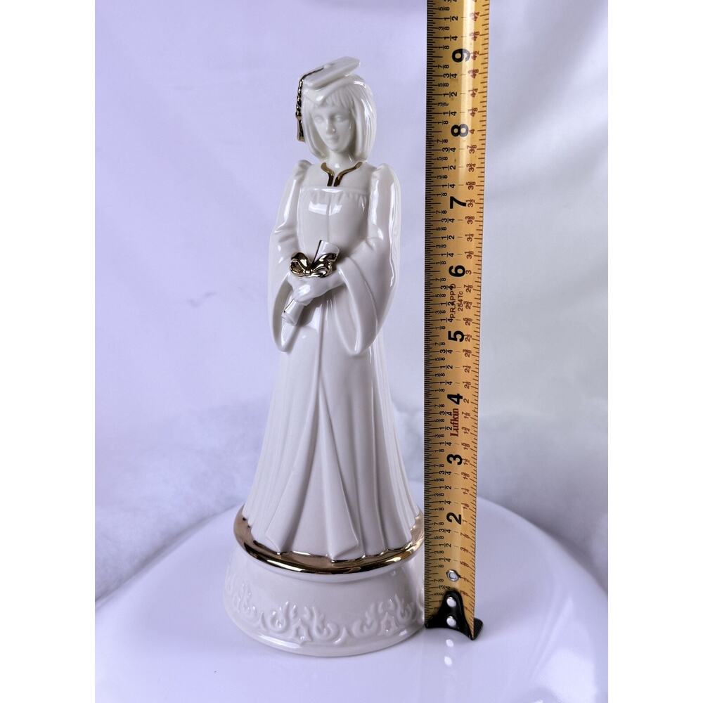 Graduate Girl Figurine SAN FRANCISCO MUSIC Box Plays Ppmp & Circumstance - Picture 9 of 10